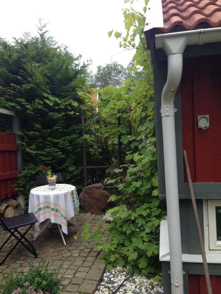 Lilla Gaeststugan Uppsala Bagian luar foto